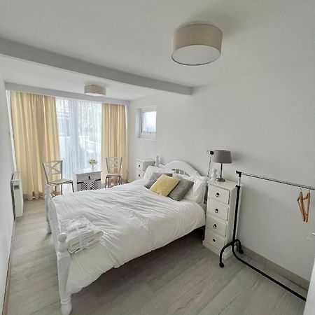 Newly Renovated 1 Bedroom Flat With Garden Pergola Ennis Exterior foto